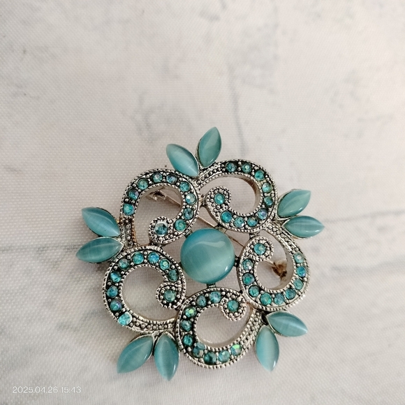 Women's Silver Tone Light Blue Gemstone Brooch Feminine Formal - Picture 7 of 7